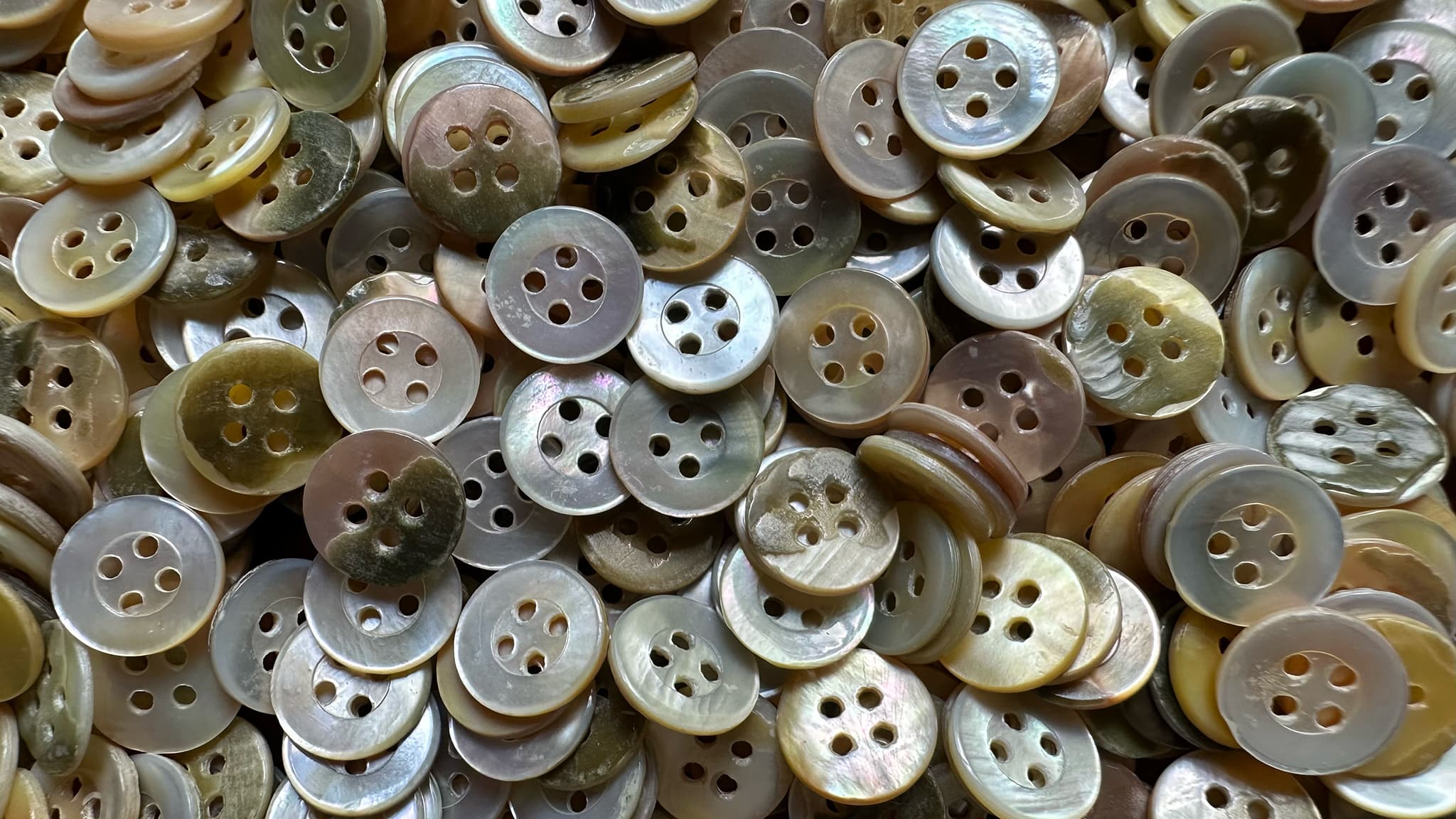 Sustainable Fashion: Why Luna e Stelle Chooses Upcycled and Eco-Friendly Materials