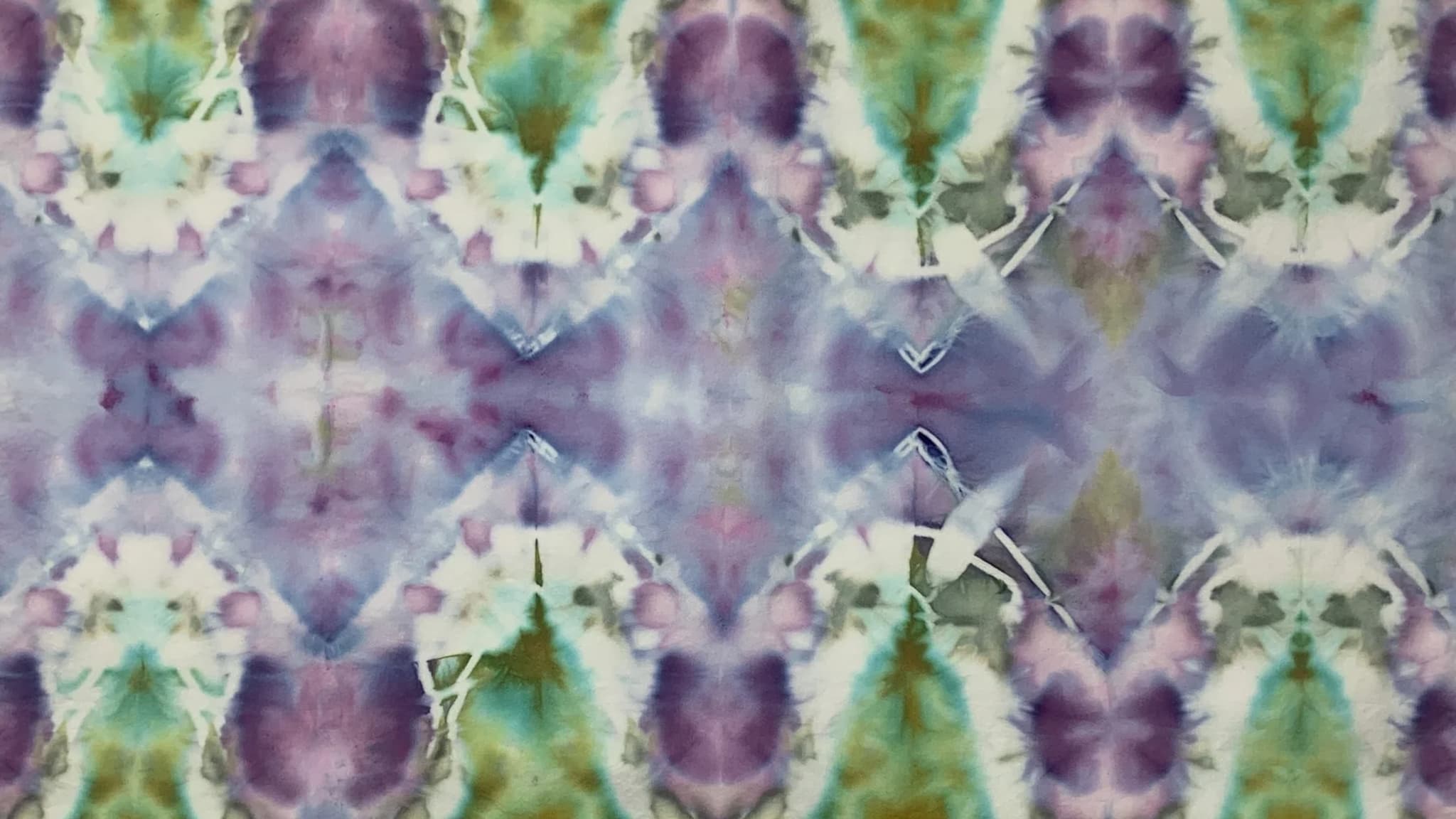 The Magic of Ice-Dyeing: Luna e Stelle's Signature Technique Revealed