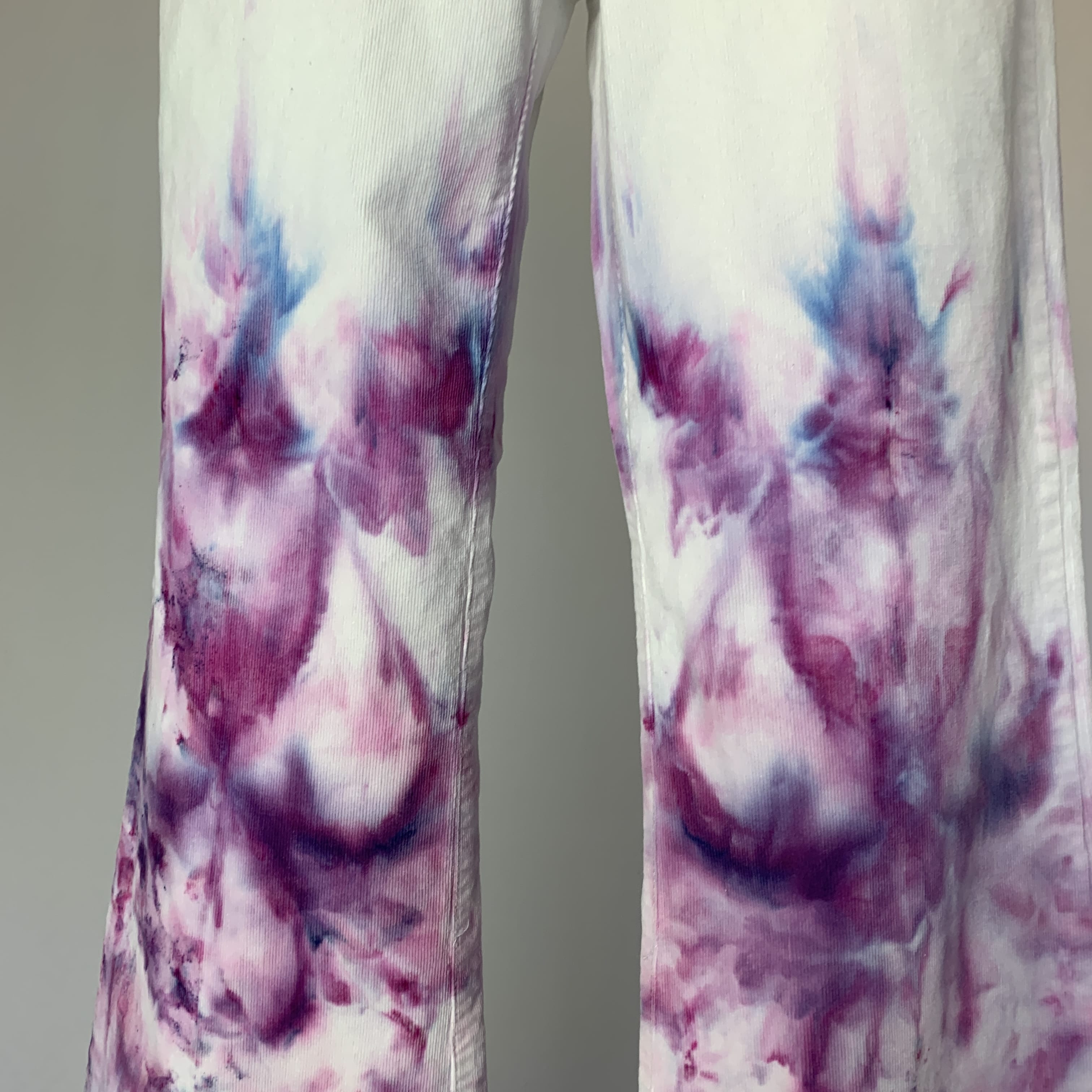 Berry Fractal Explosion | Pantaloni a zampa di elefante in velluto a coste | Taglia SM