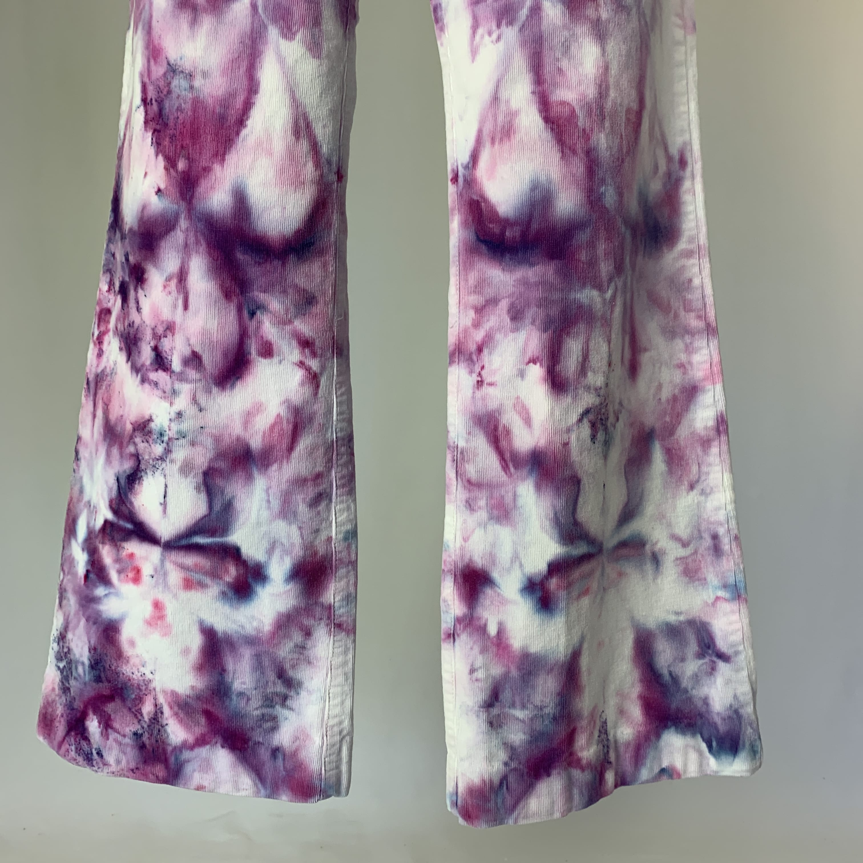 Berry Fractal Explosion | Pantaloni a zampa di elefante in velluto a coste | Taglia SM