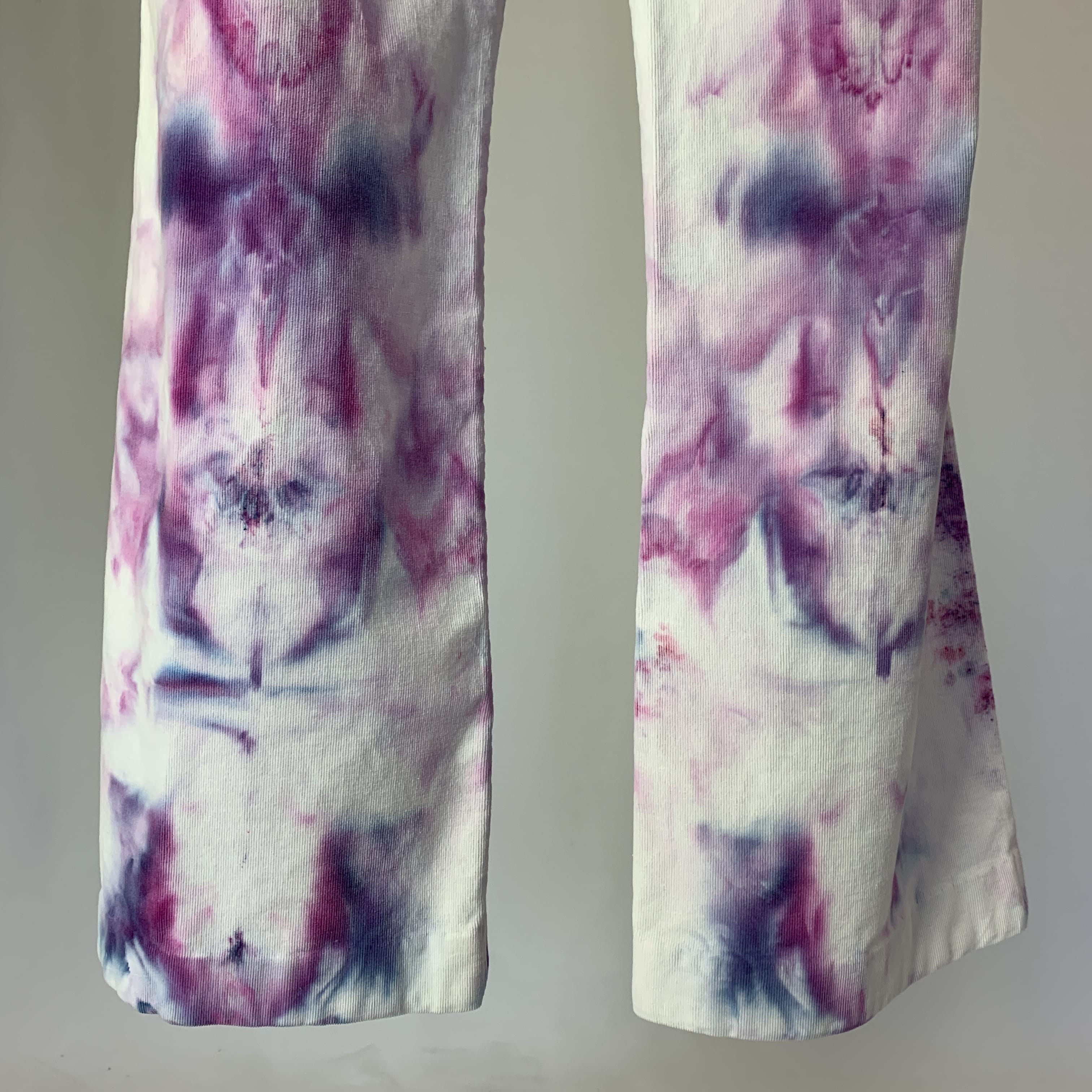 Berry Fractal Explosion | Pantaloni a zampa di elefante in velluto a coste | Taglia SM