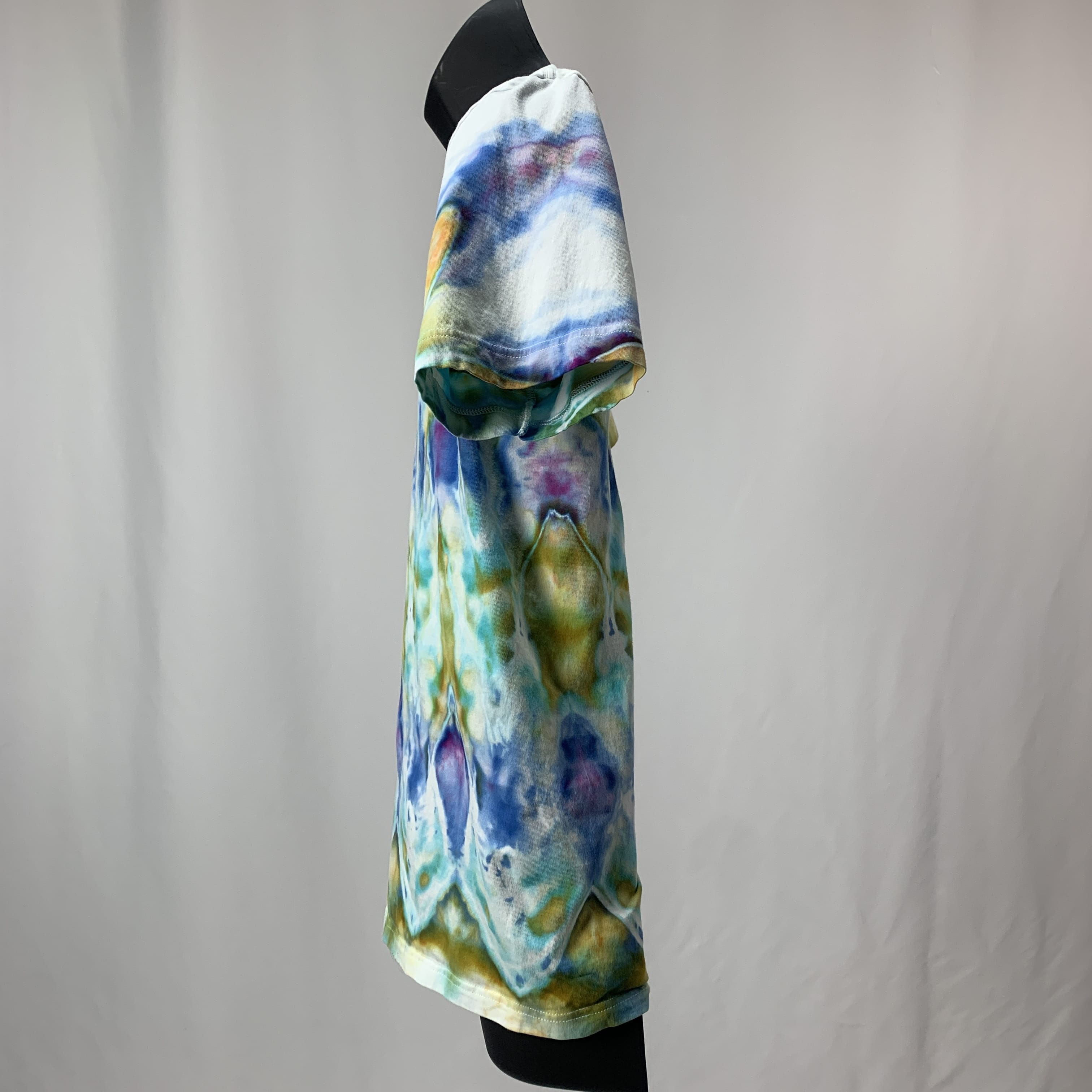 Cosmic Waterfall | T-shirt | 39” chest